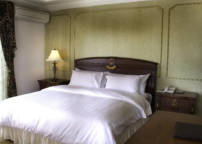 Four Seasons Place